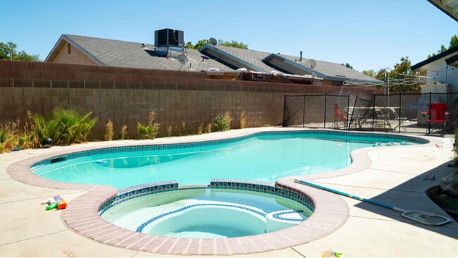 Building Photo - 837 Sunrise Ct