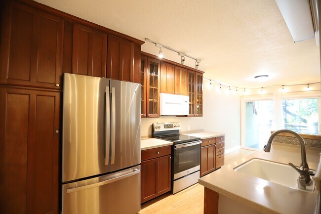 Building Photo - 22 Moss Ave