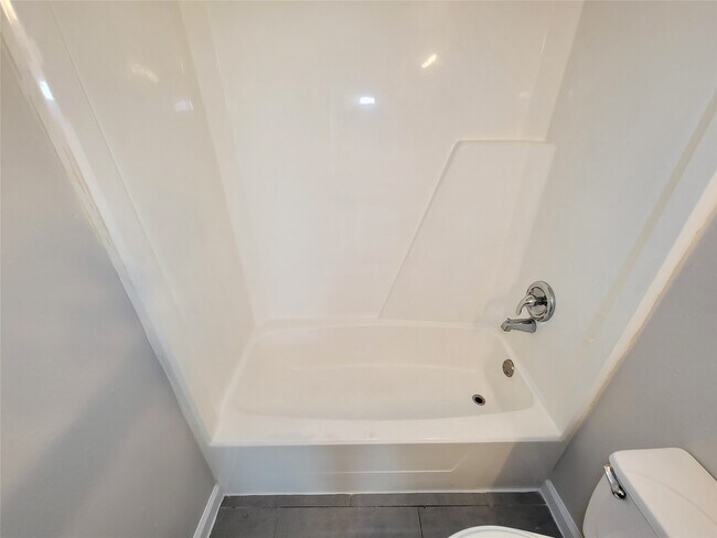 Building Photo - 8530 Quail Burg Ln