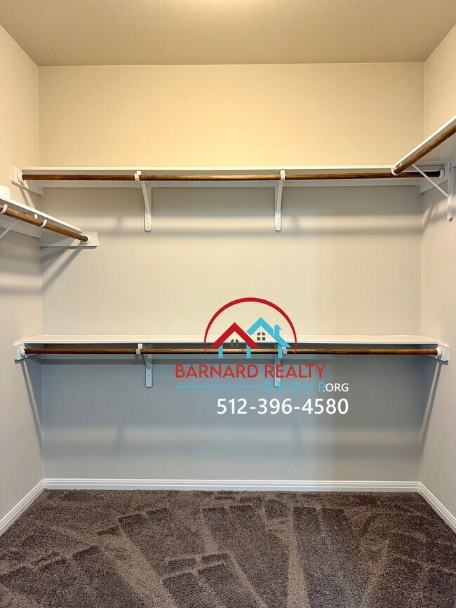 Building Photo - **APPLICATION PENDING!**2 bed/2 bath in De...