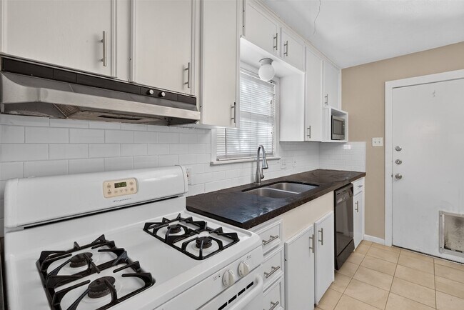 Building Photo - 5418 Grand Lake St