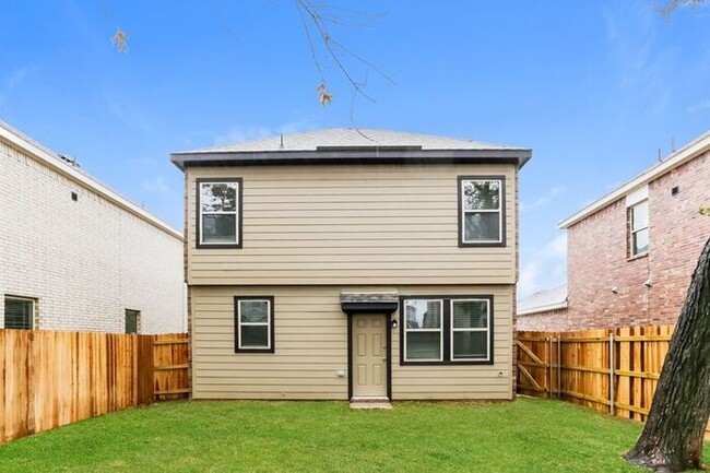Building Photo - 1307 Ester Ln