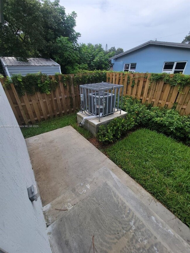 Building Photo - 1809 NW 8th Pl