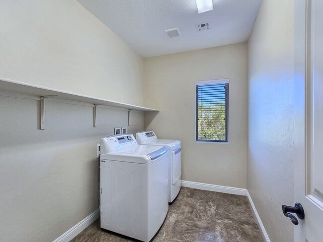 Building Photo - 10667 Harvest Green Way