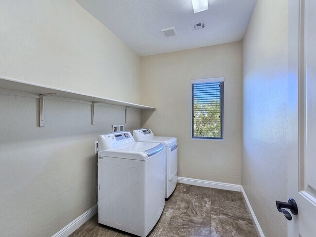 Building Photo - SUMMERLIN SOUTH