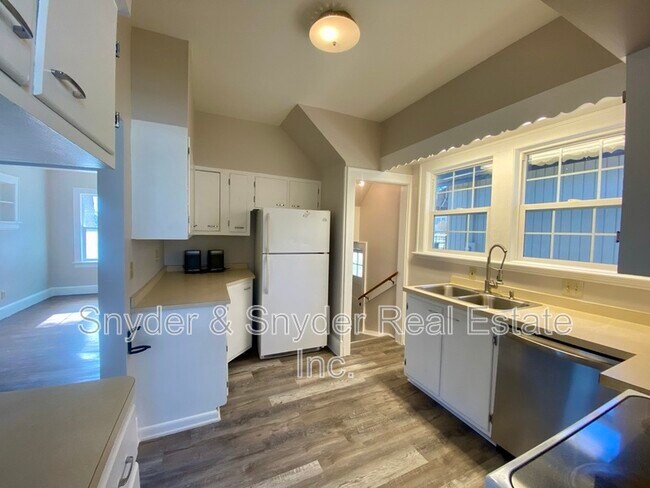 Building Photo - 623 Doris Ave