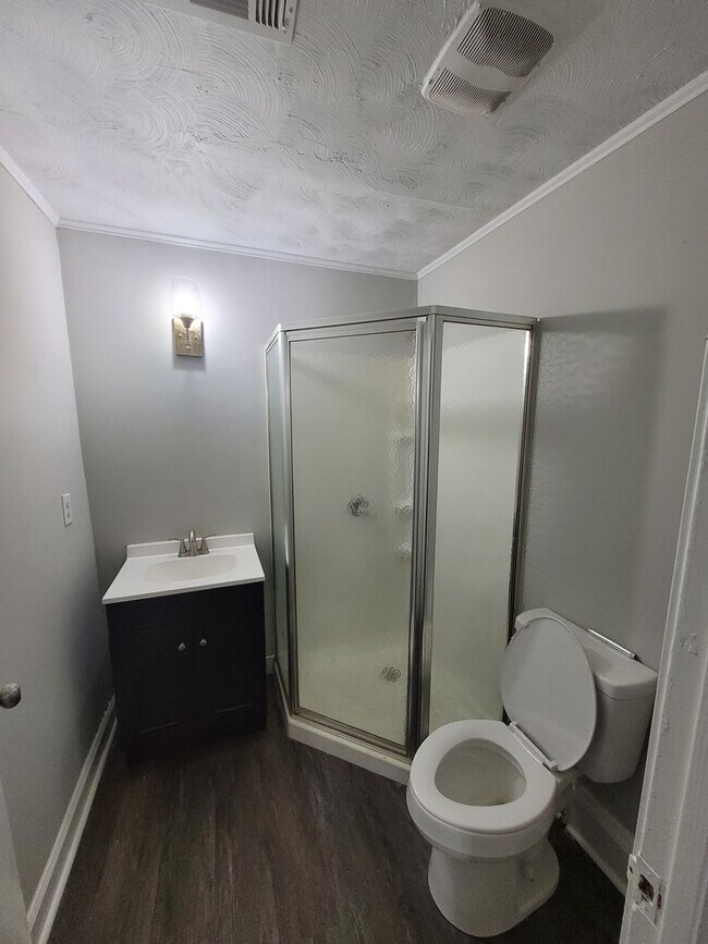 Building Photo - 2400 Bell St