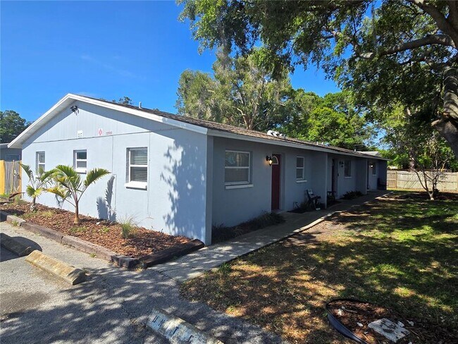 Primary Photo - 13500 W Rena Dr