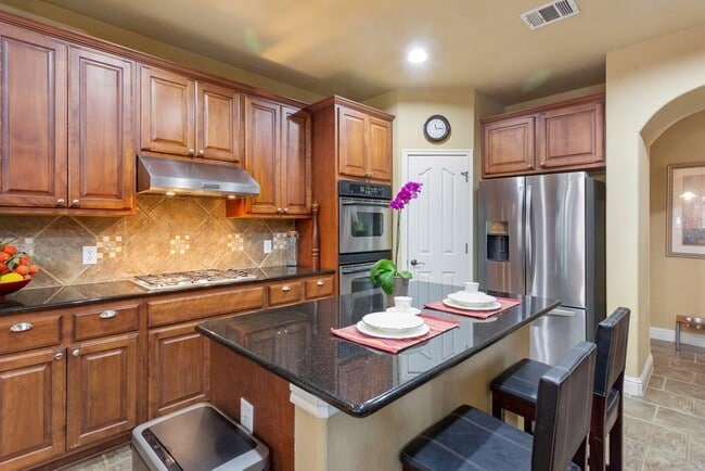 Building Photo - 1442 River Forest Dr