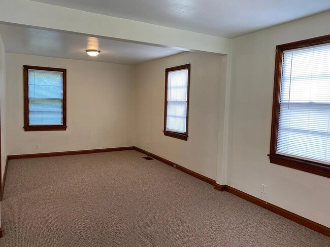 Building Photo - Charming 2 Bed / 1 Bath Cape Cod in Camp Taylor