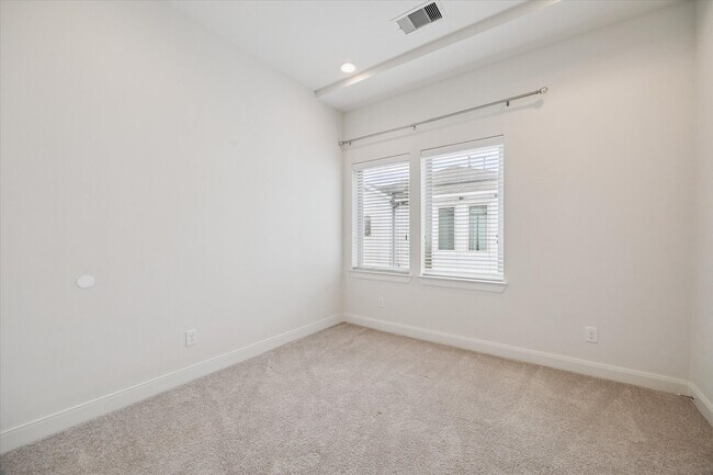 Building Photo - 1253 Bonner St