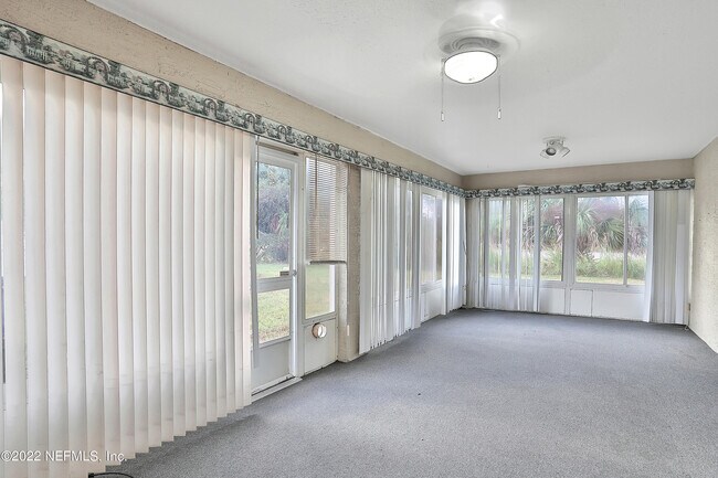 Building Photo - 11 Wheatfield Dr