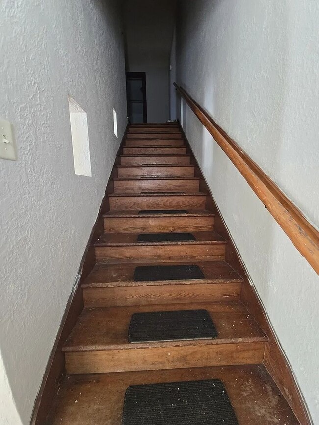 Building Photo - 620-622 Paris Ct