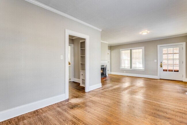 Building Photo - Charming 3BR in College Hill – Pet Friendly & Move-In Ready!