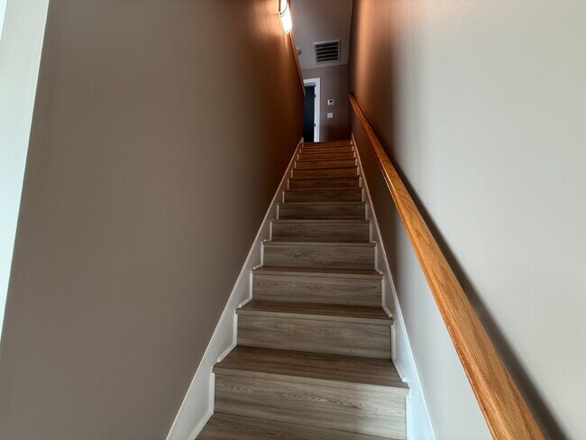 Building Photo - 401 Morring Rd