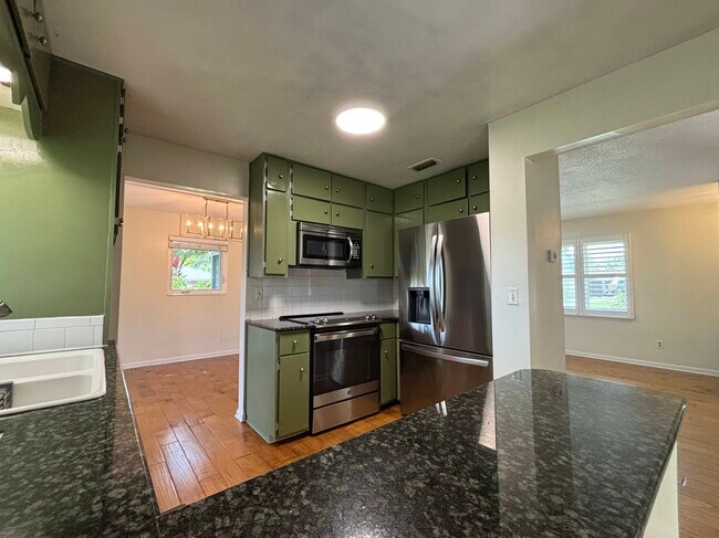 Building Photo - 320 Kenzel Ct