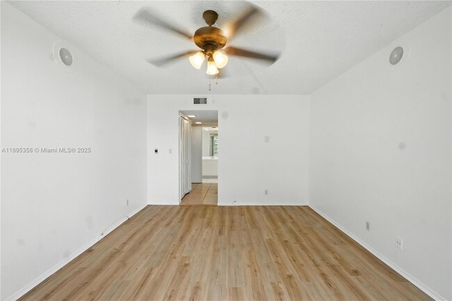 Building Photo - 3850 Oaks Clubhouse Dr