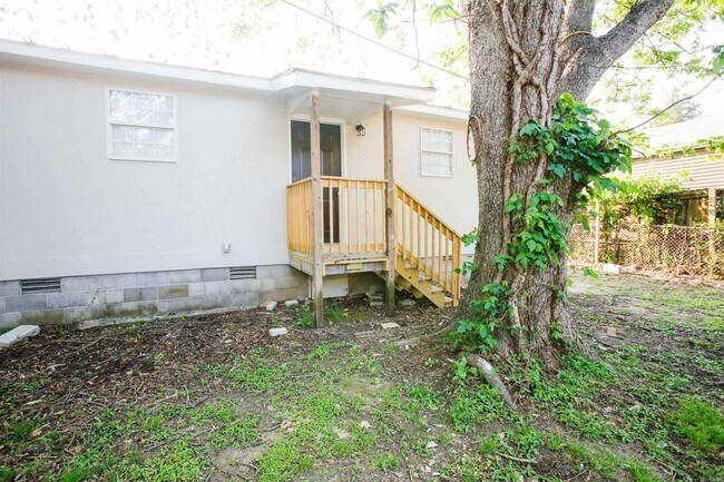 Building Photo - 514 Pollock St