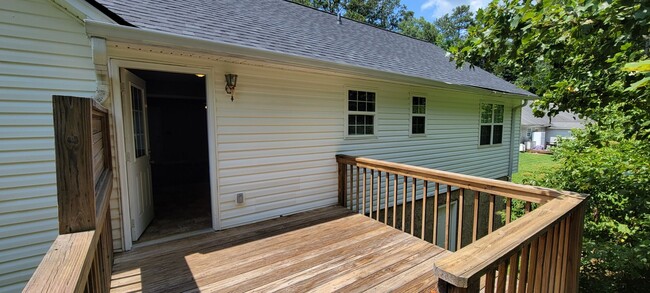 Building Photo - So CLEAN and AFFORDABLE~