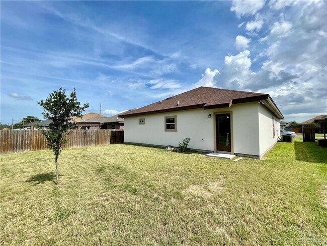 Building Photo - 2920 Fuerte Ave