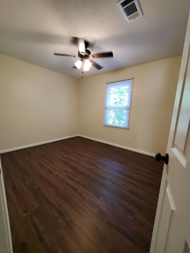 Building Photo - 6608 Autumnleaf Dr