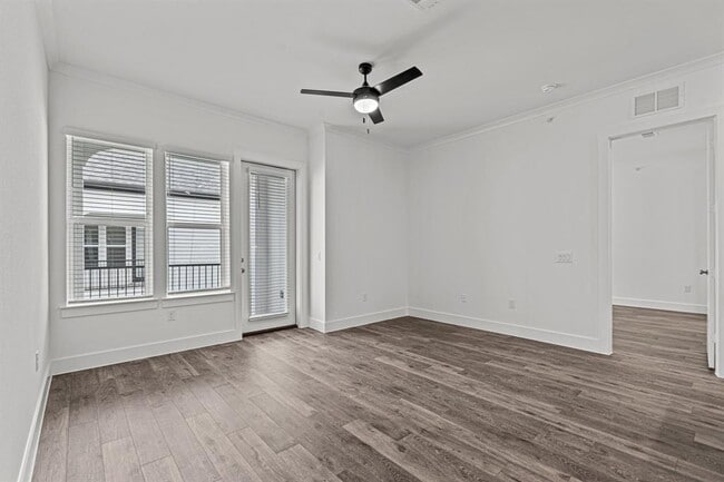 Building Photo - 1664 Hillside Terrace