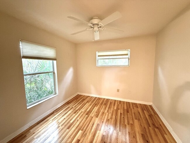 Building Photo - Adorable Two Story 2/2 Townhome in College...