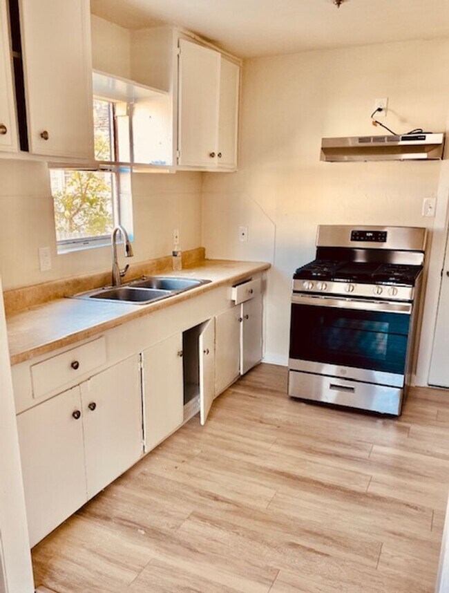 Building Photo - BEAUTIFUL REMODELED 3 BEDROOM LEASE HOME CLOSE TO DOWNTOWN HOUSTON