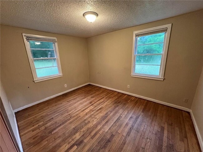 Building Photo - 4670 Rosewood Dr