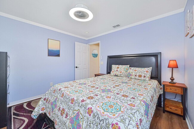 Building Photo - AVAILABLE June 1 - Single Family Pool Home in the Heart of Three Oaks