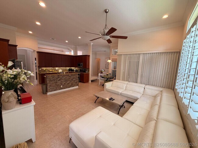 Building Photo - 403 NW Lyndhurst Ct