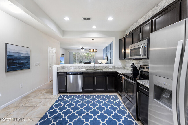 Building Photo - 6867 Roundleaf Dr