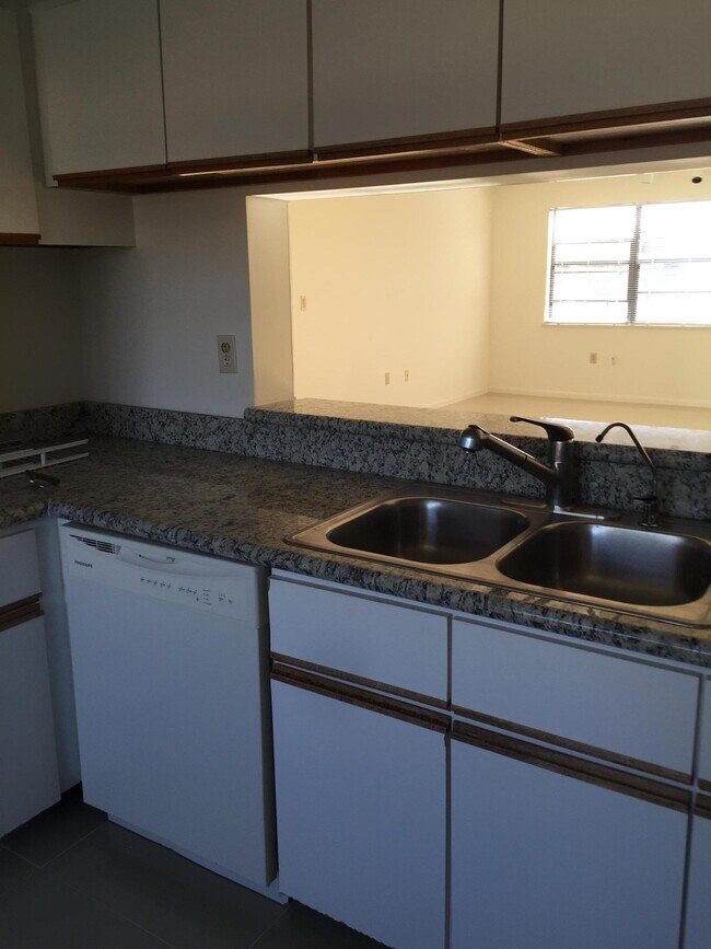 Building Photo - 6654 Villa Sonrisa Dr