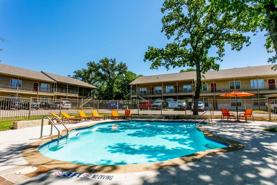 Residences at Holly Oaks 2129 Holly Oaks Ln Weatherford TX 76087