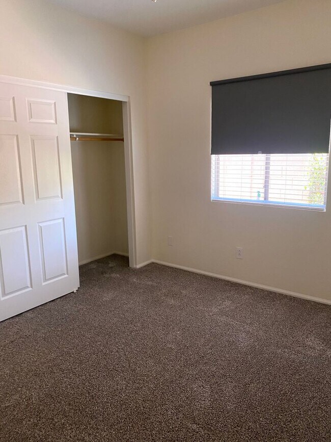 Building Photo - **BEAUTIFUL 3BEDROOM/2BATHROOM HOME LOCATE...