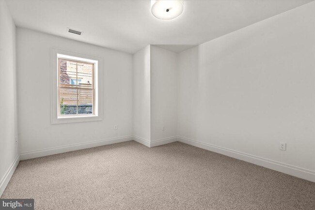 Building Photo - 5022 Cathedral Ave NW