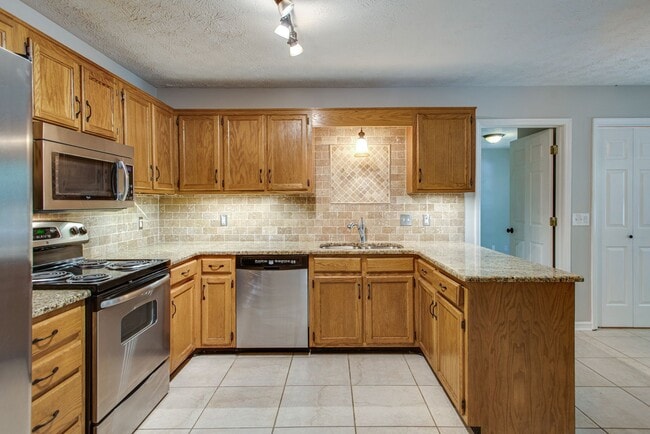Building Photo - 3 Bed 2 Bath w/bonus room and fence for $2...