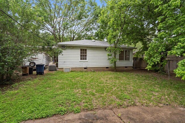 Building Photo - 1511 Alguno Rd