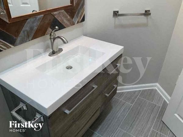 Building Photo - 1520 Maplewood Ct