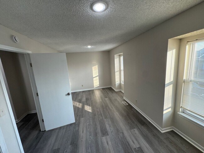 Building Photo - Duplex