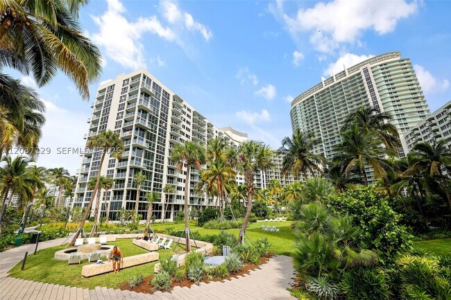 Building Photo - 1500 Bay Dr E