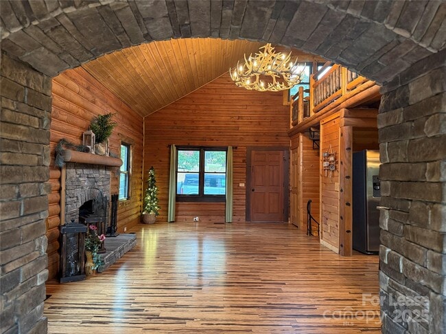 Building Photo - 1011 Lakeshore Dr