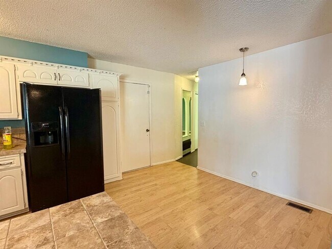 Building Photo - 6612 Crow Cir