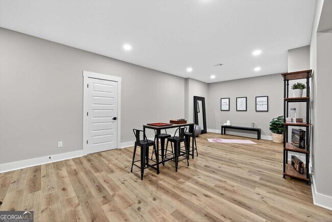 Building Photo - 6651 Malvin Dr