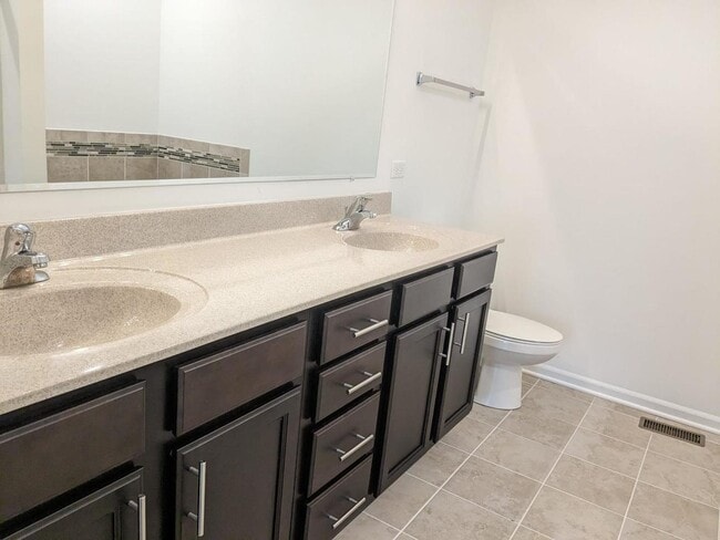 Building Photo - 2 Solara Ct