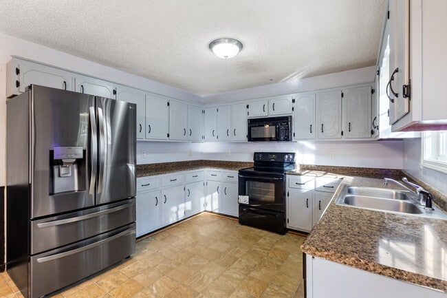 Building Photo - 2627 Elkmont Dr