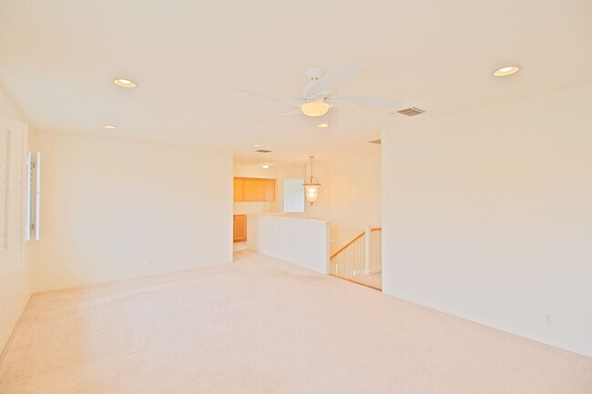 Building Photo - Stunning 4-Bedroom Home with Solar and Sal...