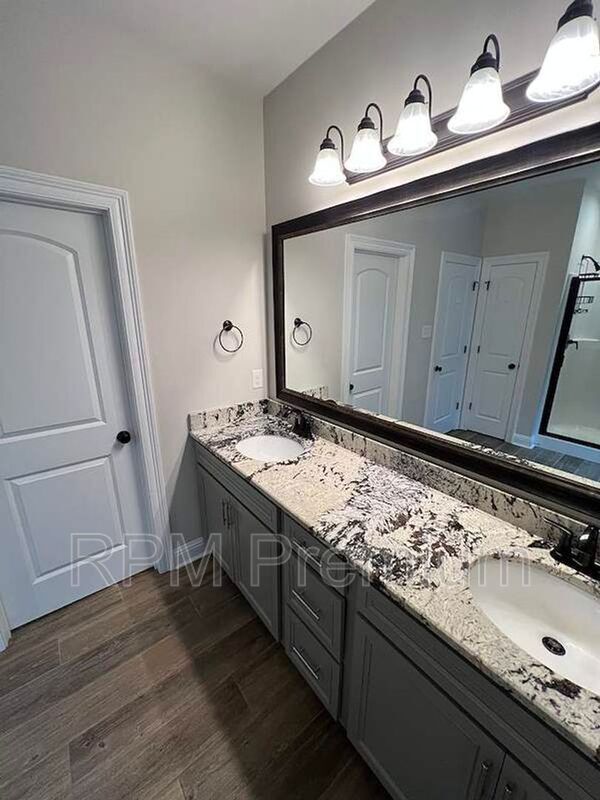 Building Photo - 6212 Lake Edge Dr