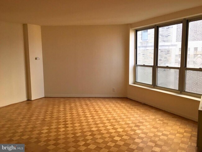 Building Photo - 224 W Rittenhouse Square