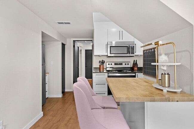 Building Photo - Savvy 1B/1B Unit B I Near Gonzaga/WSU/EWU & 5 Hospitals I Pet Friendly (Furnished)